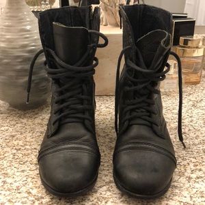 Steve Madden• Combat Boots